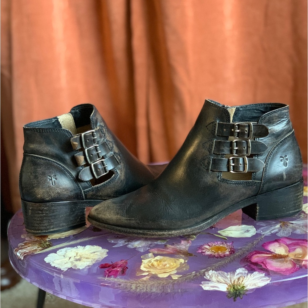 Adorable Bootie! Frye Belted Bootie, Distressed Black Leather, 7 - Picture 2 of 13